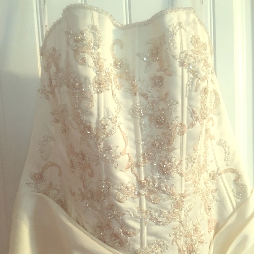 **sold**Gorgeous beaded wedding dress with v